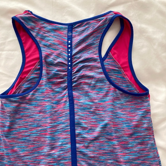 Workout top - Picture 2 of 4